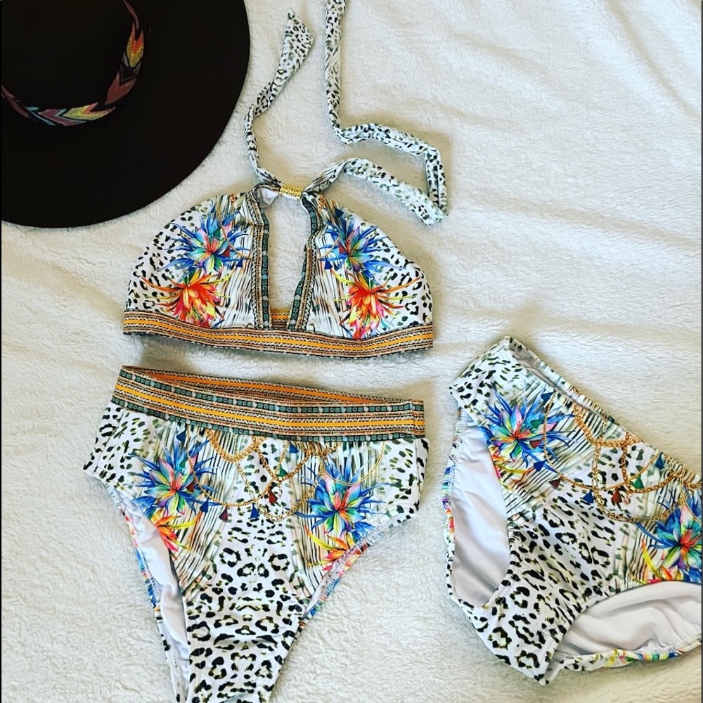 Super cute Venus bathing suit!